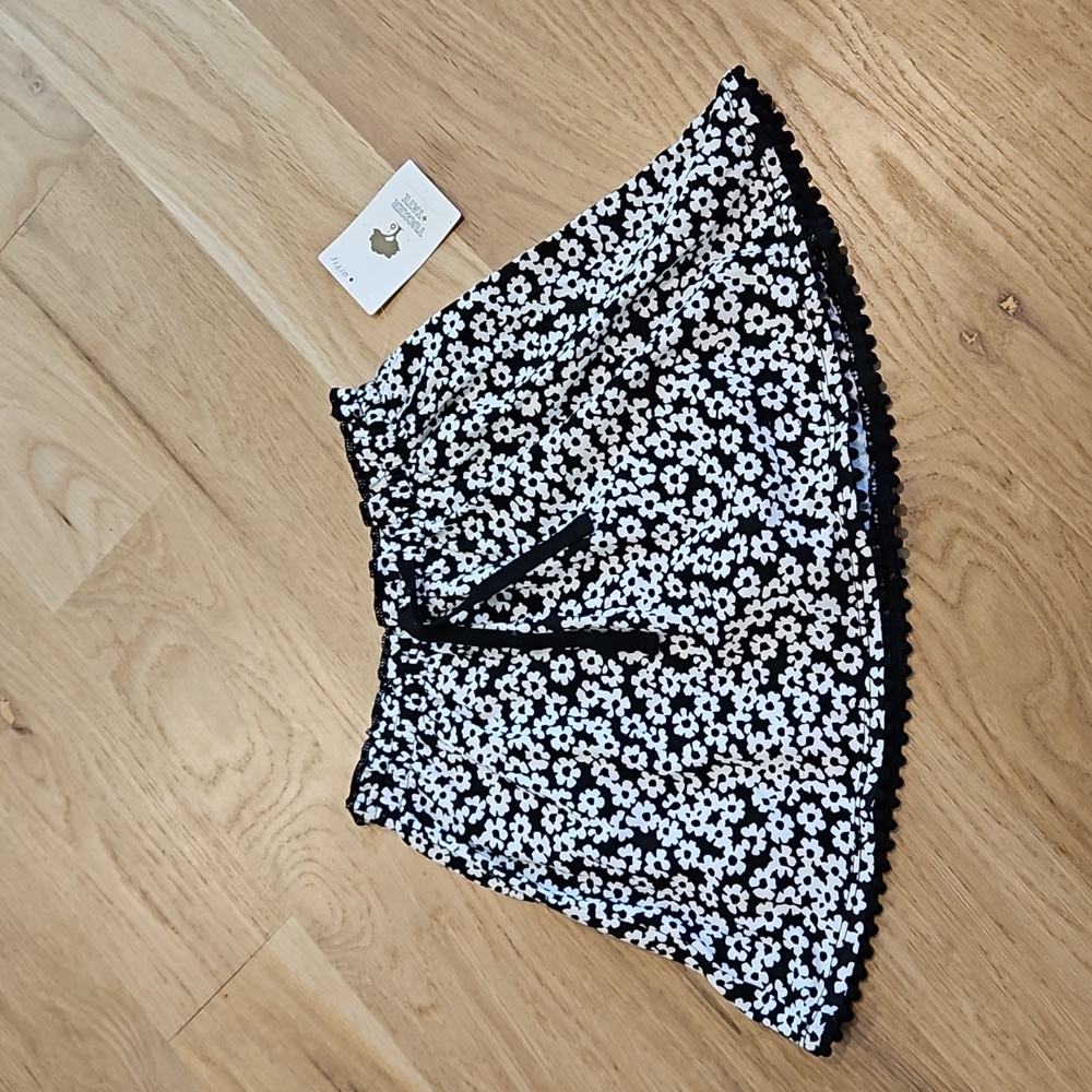 Tucker+Tate Black Daisy Skirt with Shorts NWT sz5